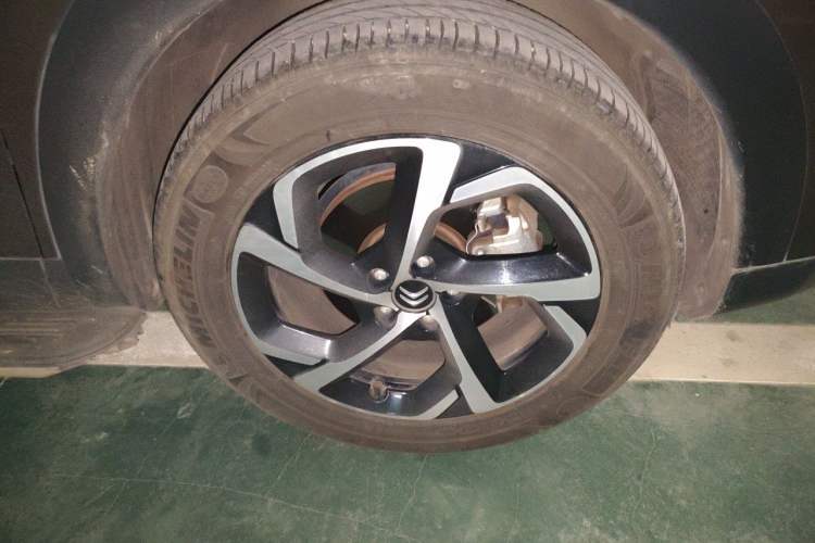 Used Citroen C5 AIRCROSS 2017 350THP Fashion Edition Right Front Wheel Hub