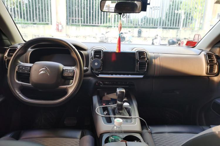 Used Citroen C5 AIRCROSS 2017 350THP Fashion Edition Center Console