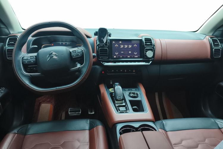Used Citroen C5 AIRCROSS 2017 380THP Flagship Edition Center Console