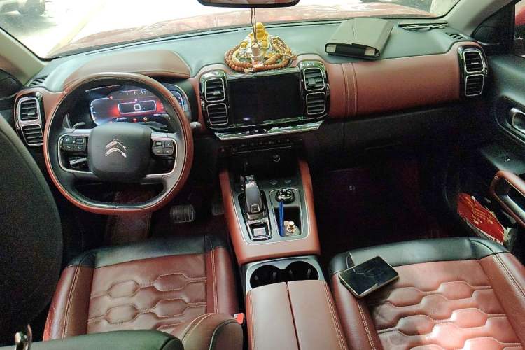 Used Citroen C5 AIRCROSS 2017 380THP Luxury Model Center Console