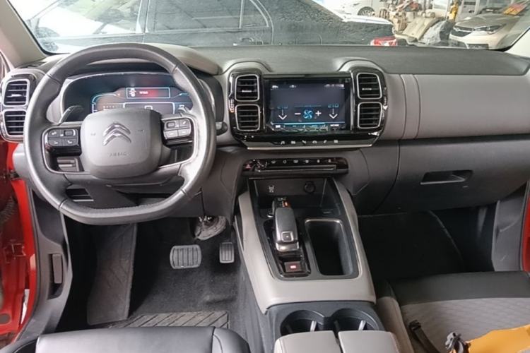 Used Citroen C5 AIRCROSS 2017 380THP Fashion Edition Center Console