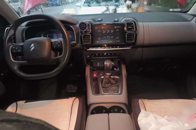 Used Citroen C5 AIRCROSS 2017 350THP Fashion Edition Center Console