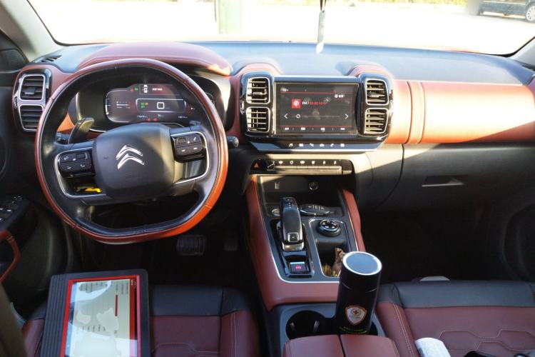 Used Citroen C5 AIRCROSS 2017 380THP Luxury Model Center Console