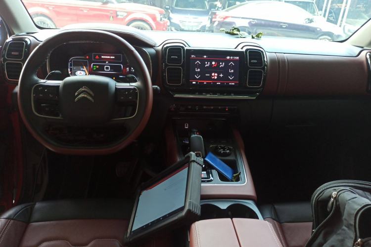 Used Citroen C5 AIRCROSS 2017 380THP Luxury Model Center Console