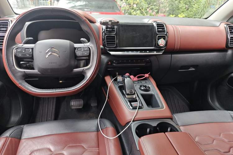 Used Citroen C5 AIRCROSS 2017 380THP Luxury Model Center Console