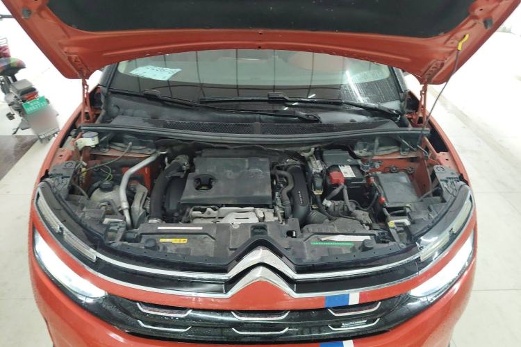 Used Citroen C5 AIRCROSS 2017 380THP Flagship Edition Engine Bay