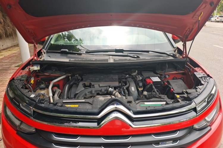 Used Citroen C5 AIRCROSS 2017 350THP Fashion Edition Engine Bay
