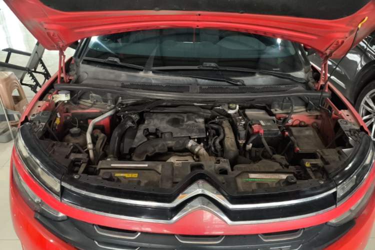Used Citroen C5 AIRCROSS 2017 350THP Fashion Edition Engine Bay