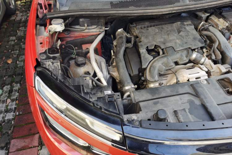 Used Citroen C5 AIRCROSS 2017 350THP Fashion Edition Engine Bay Right