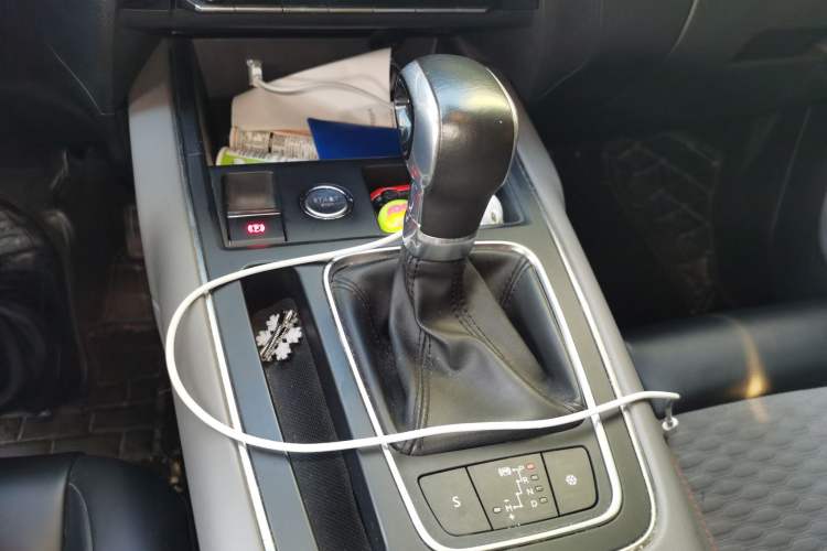 Used Citroen C5 AIRCROSS 2017 350THP Fashion Edition Gear Lever