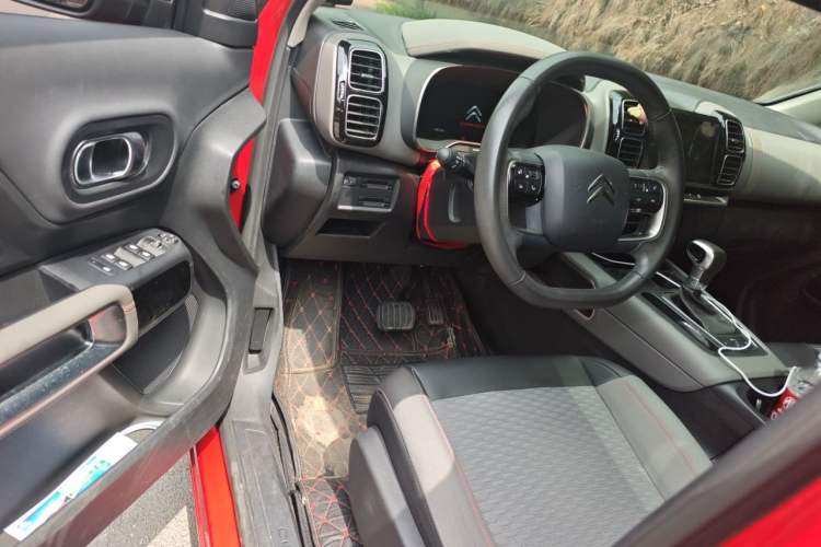 Used Citroen C5 AIRCROSS 2017 350THP Fashion Edition Interior 3
