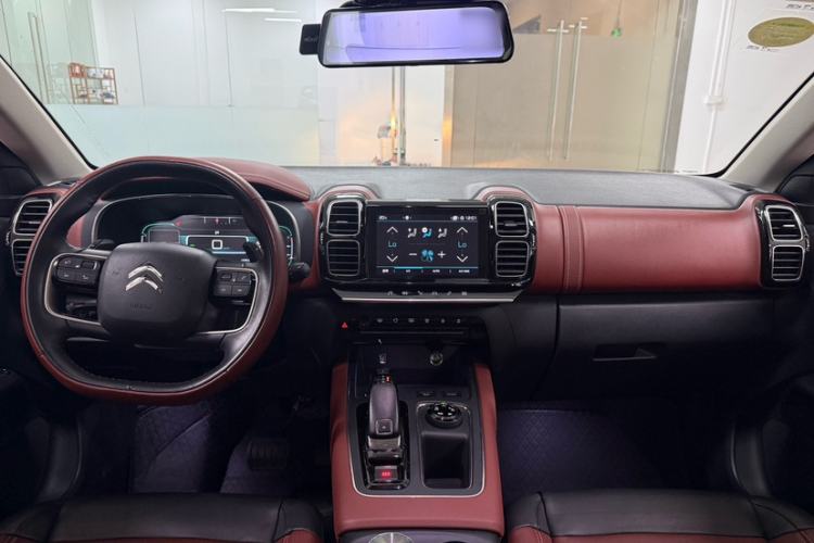 Used Citroen C5 AIRCROSS 2017 380THP Luxury Model Interior 6