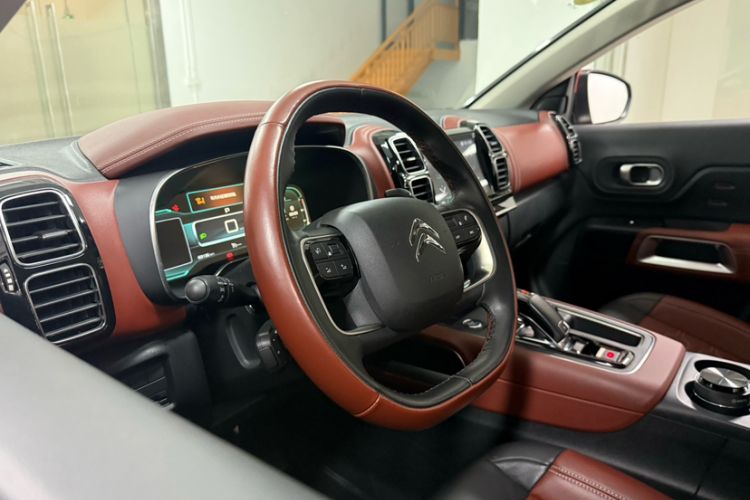 Used Citroen C5 AIRCROSS 2017 380THP Luxury Model Interior 7