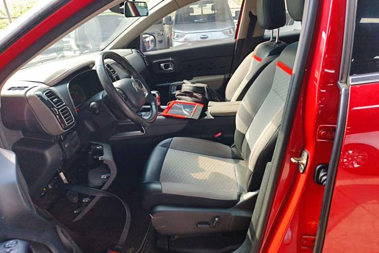 Used Citroen C5 AIRCROSS 2017 350THP Fashion Edition Left Front Seat