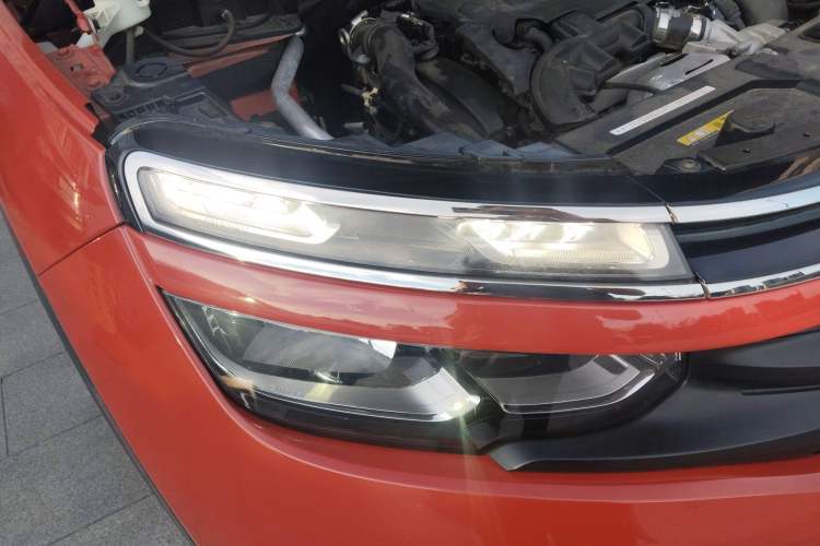 Used Citroen C5 AIRCROSS 2017 350THP Fashion Edition Right Front Headlight