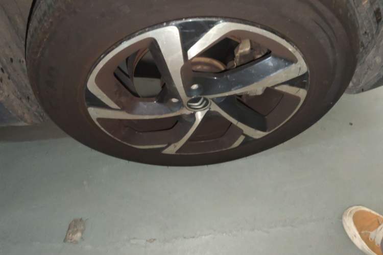 Used Citroen C5 AIRCROSS 2017 350THP Fashion Edition Right Front Wheel Hub