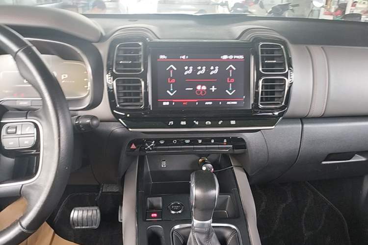 Used Citroen C5 AIRCROSS 2017 350THP Fashion Edition Audio And AC Panel