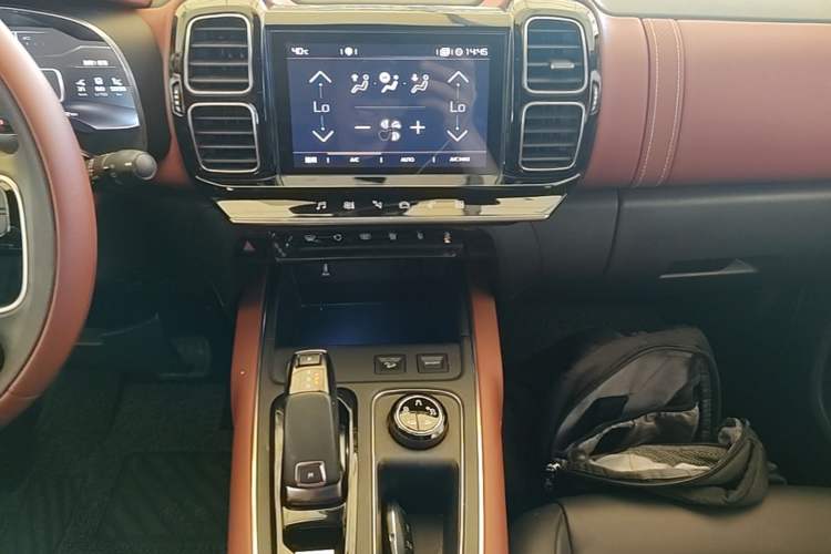 Used Citroen C5 AIRCROSS 2017 380THP Luxury Model Audio And AC Panel