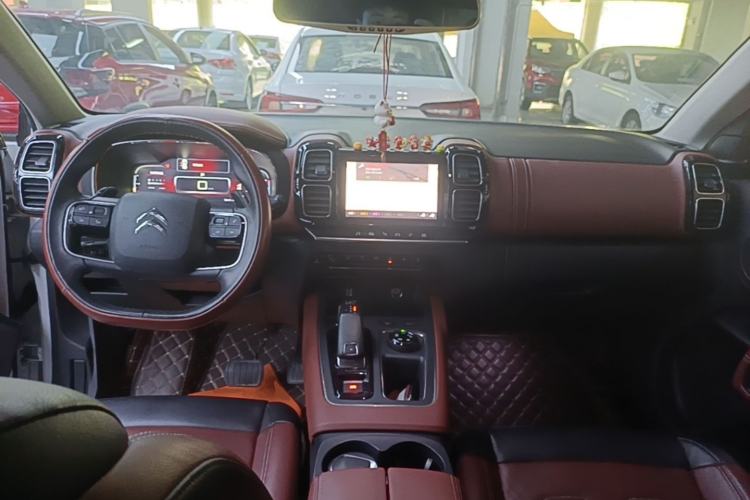 Used Citroen C5 AIRCROSS 2017 380THP Luxury Model Center Console