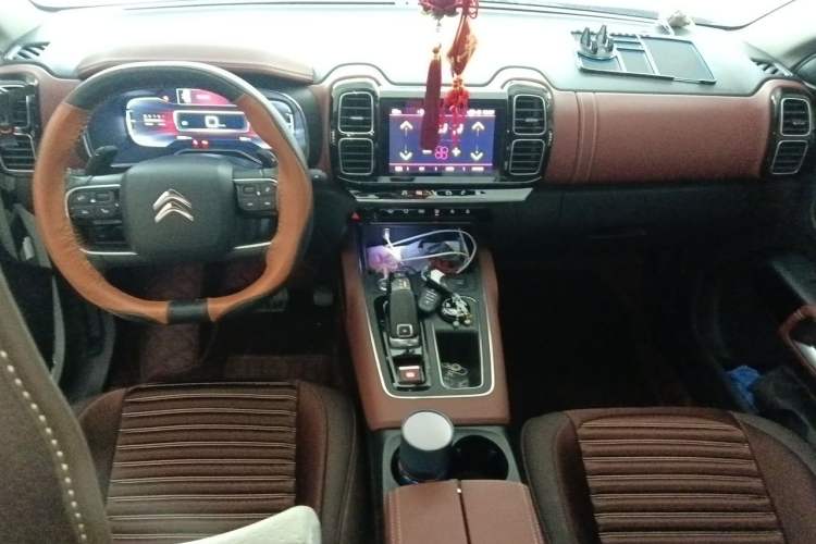 Used Citroen C5 AIRCROSS 2017 380THP Luxury Model Center Console