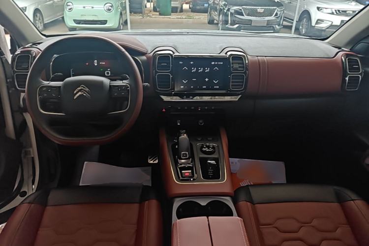 Used Citroen C5 AIRCROSS 2017 380THP Luxury Model Center Console