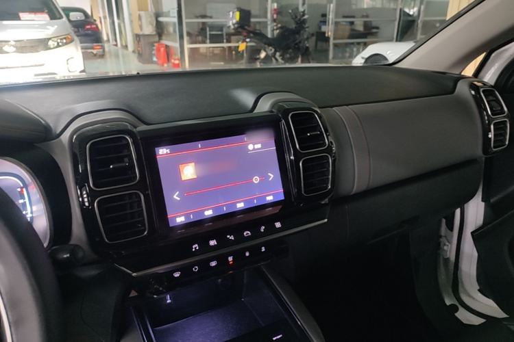 Used Citroen C5 AIRCROSS 2017 380THP Fashion Edition Center Console