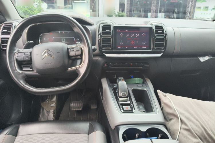 Used Citroen C5 AIRCROSS 2017 380THP Fashion Edition Center Console