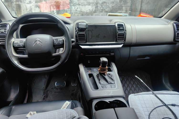 Used Citroen C5 AIRCROSS 2017 350THP Fashion Edition Center Console