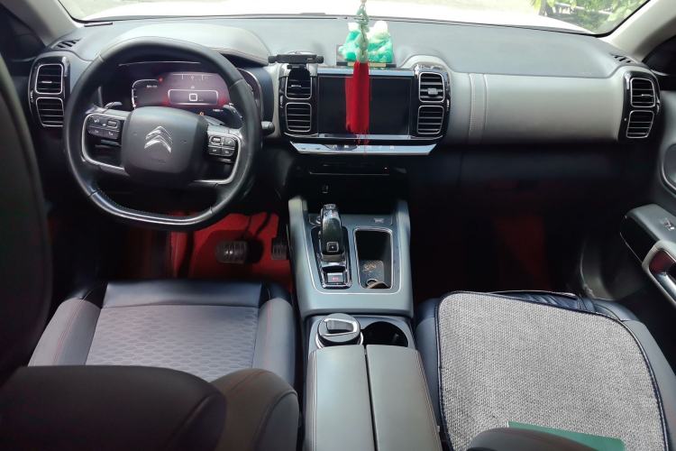 Used Citroen C5 AIRCROSS 2017 380THP Fashion Edition Center Console