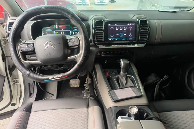 Used Citroen C5 AIRCROSS 2017 350THP Fashion Edition Center Console