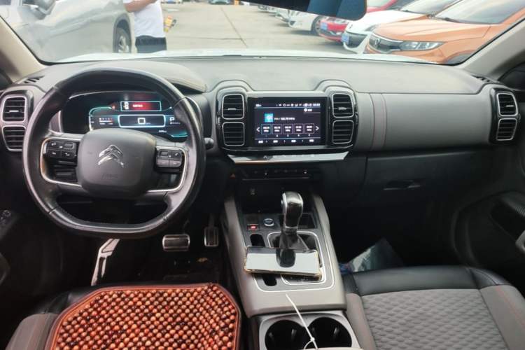 Used Citroen C5 AIRCROSS 2017 350THP Fashion Edition Center Console