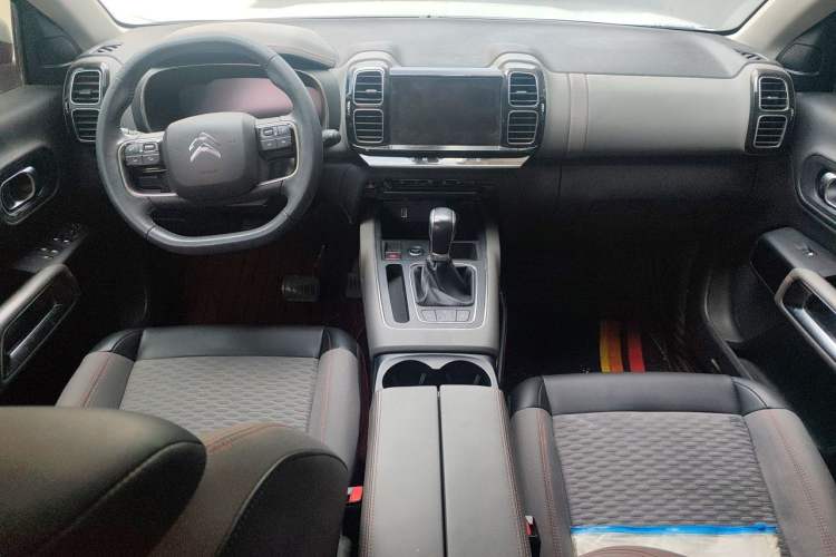 Used Citroen C5 AIRCROSS 2017 350THP Fashion Edition Center Console