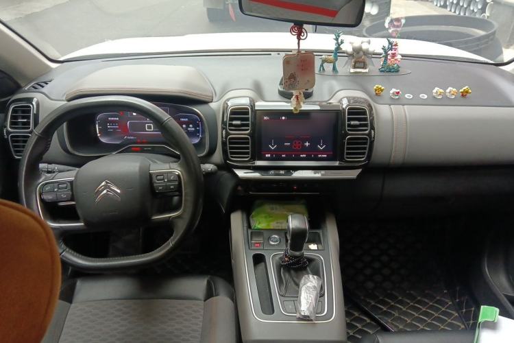 Used Citroen C5 AIRCROSS 2017 350THP Fashion Edition Center Console