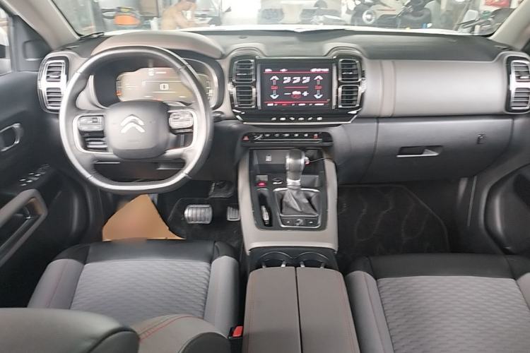 Used Citroen C5 AIRCROSS 2017 350THP Fashion Edition Center Console