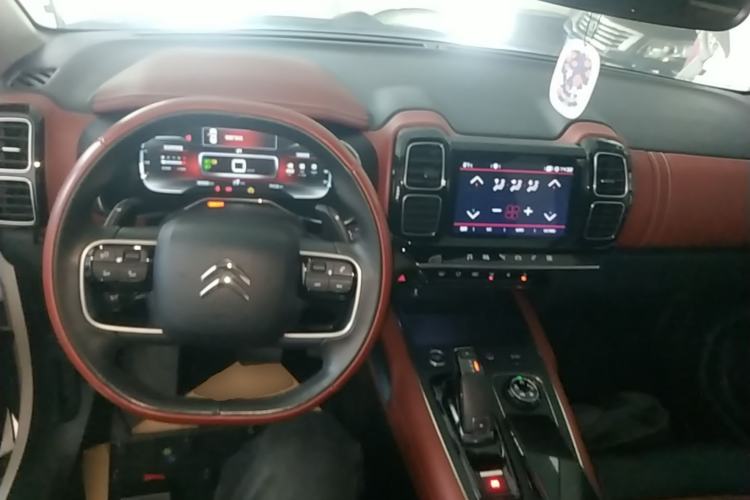 Used Citroen C5 AIRCROSS 2017 380THP Luxury Model Center Console