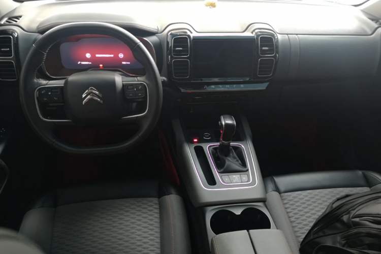 Used Citroen C5 AIRCROSS 2017 350THP Fashion Edition Center Console