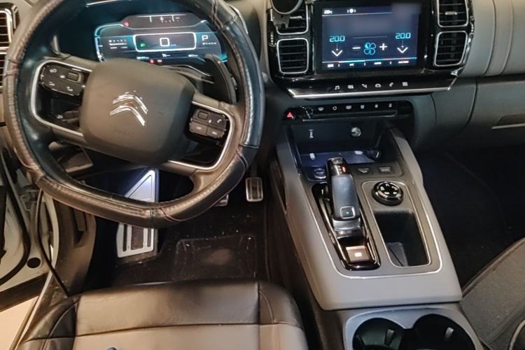 Used Citroen C5 AIRCROSS 2017 380THP Luxury Model Center Console