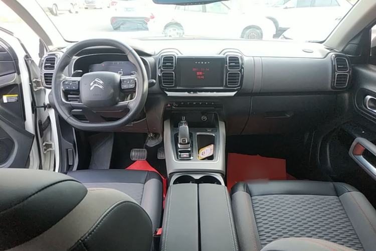 Used Citroen C5 AIRCROSS 2017 380THP Fashion Edition Center Console