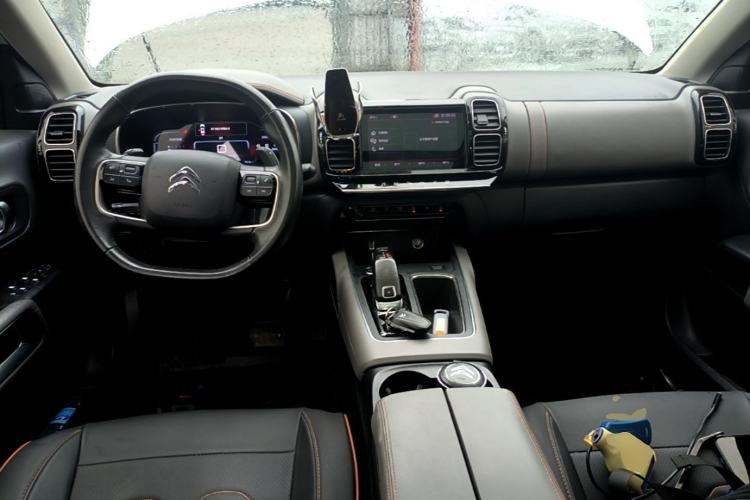 Used Citroen C5 AIRCROSS 2017 380THP Fashion Edition Center Console