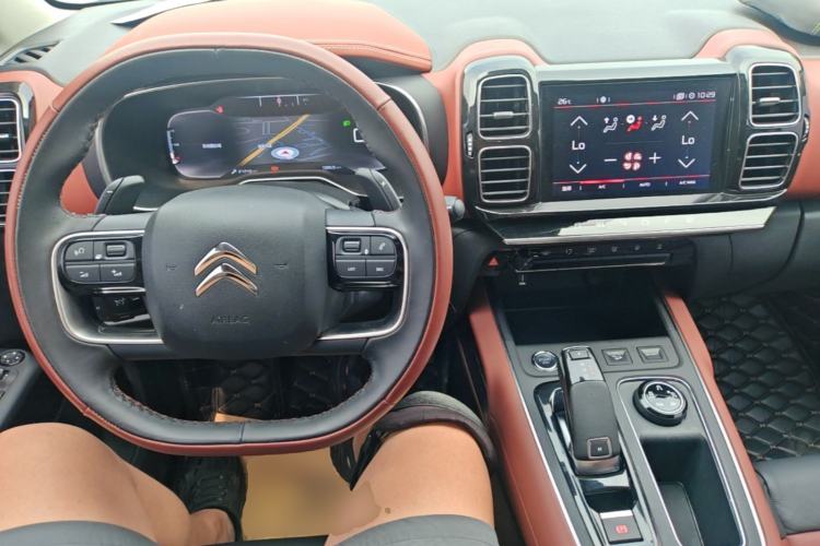Used Citroen C5 AIRCROSS 2017 380THP Luxury Model Center Console