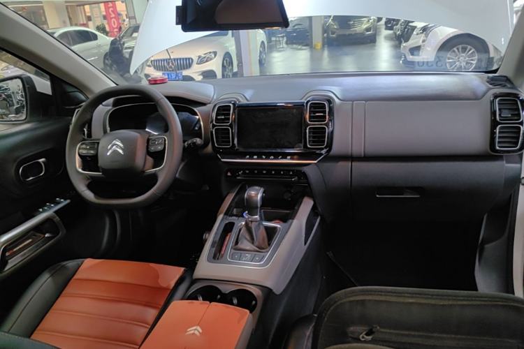 Used Citroen C5 AIRCROSS 2017 350THP Fashion Edition Center Console