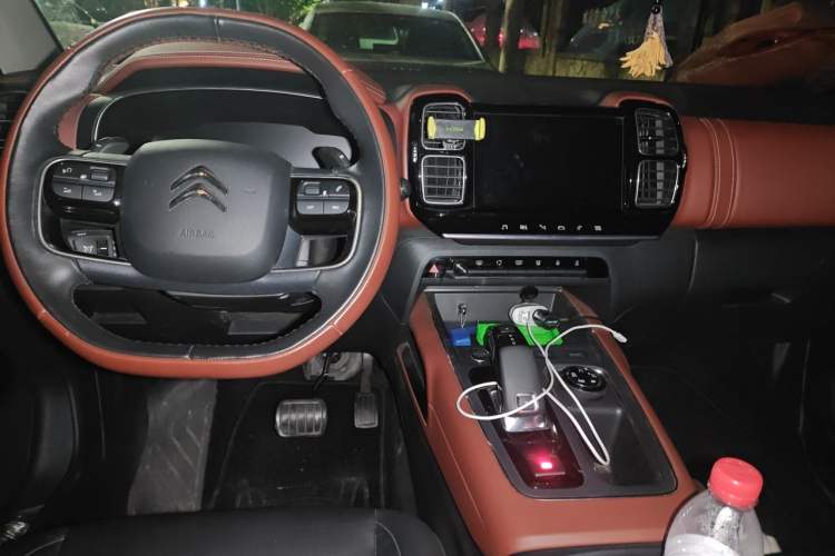 Used Citroen C5 AIRCROSS 2017 380THP Luxury Model Center Console