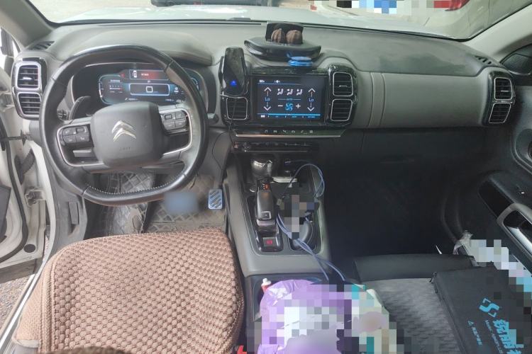 Used Citroen C5 AIRCROSS 2017 380THP Fashion Edition Center Console