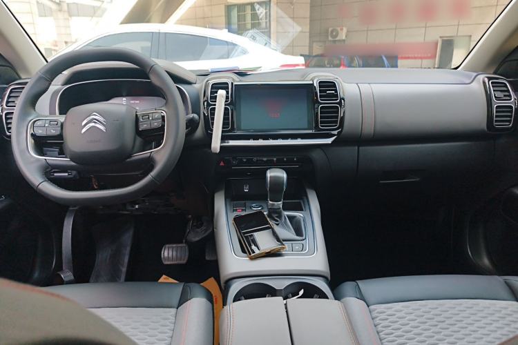 Used Citroen C5 AIRCROSS 2017 350THP Fashion Edition Center Console
