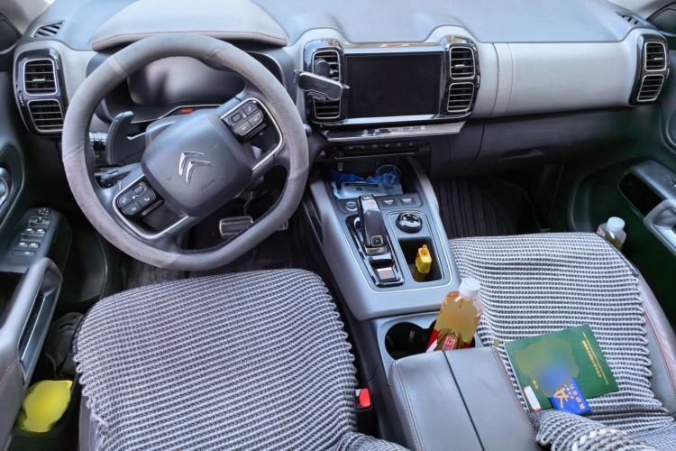 Used Citroen C5 AIRCROSS 2017 380THP Luxury Model Center Console