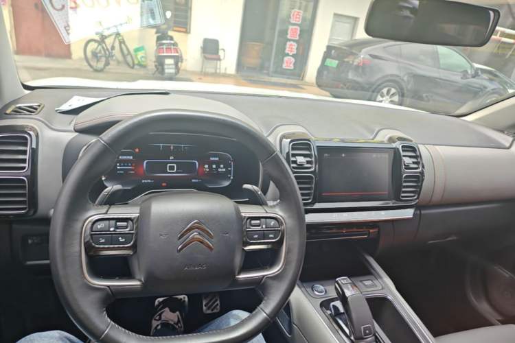 Used Citroen C5 AIRCROSS 2017 380THP Fashion Edition Center Console