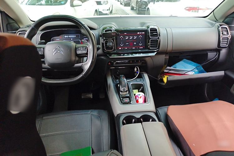 Used Citroen C5 AIRCROSS 2017 380THP Fashion Edition Center Console