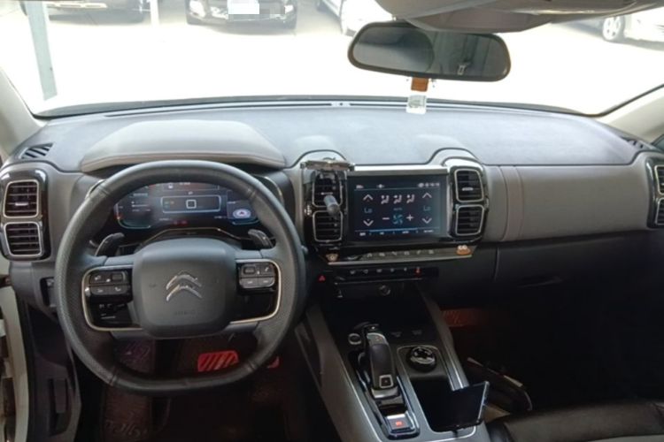 Used Citroen C5 AIRCROSS 2017 380THP Luxury Model Center Console