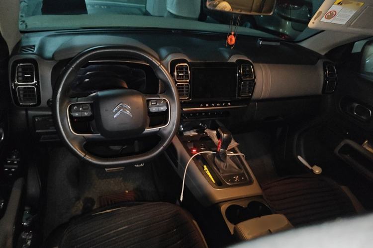 Used Citroen C5 AIRCROSS 2017 350THP Fashion Edition Center Console