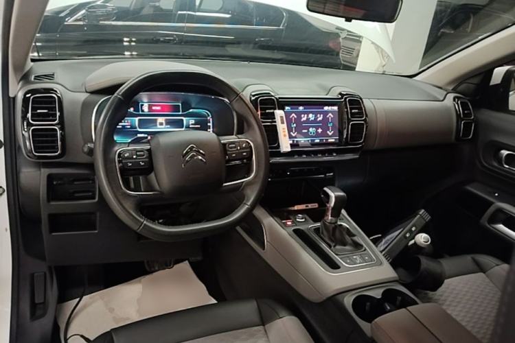 Used Citroen C5 AIRCROSS 2017 350THP Fashion Edition Center Console